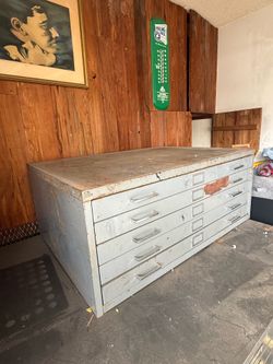 Flat file cabinet