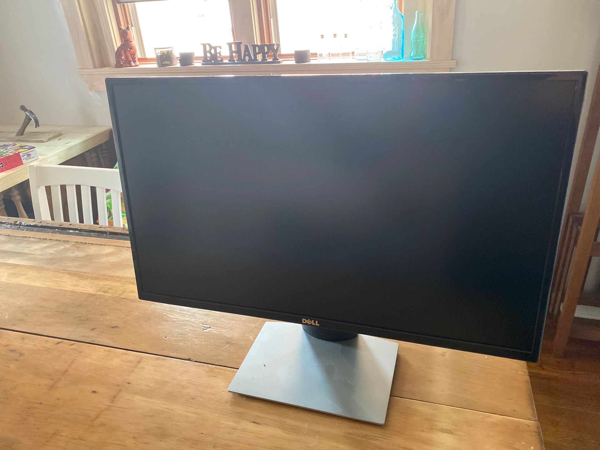 Computer monitors. Dell and HP