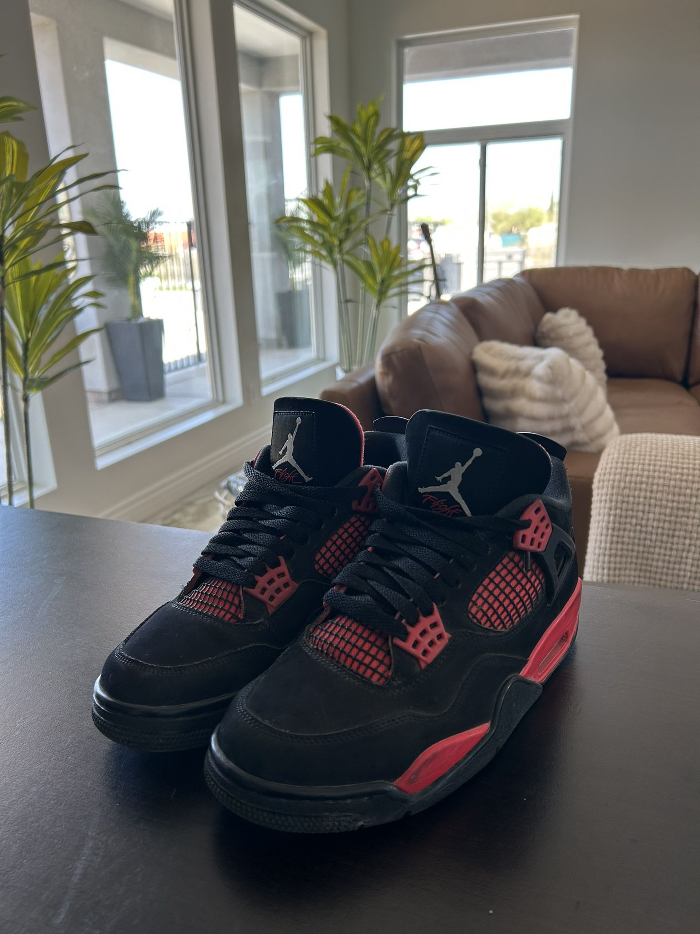 Jordan 4 Red thunder Size 8.5