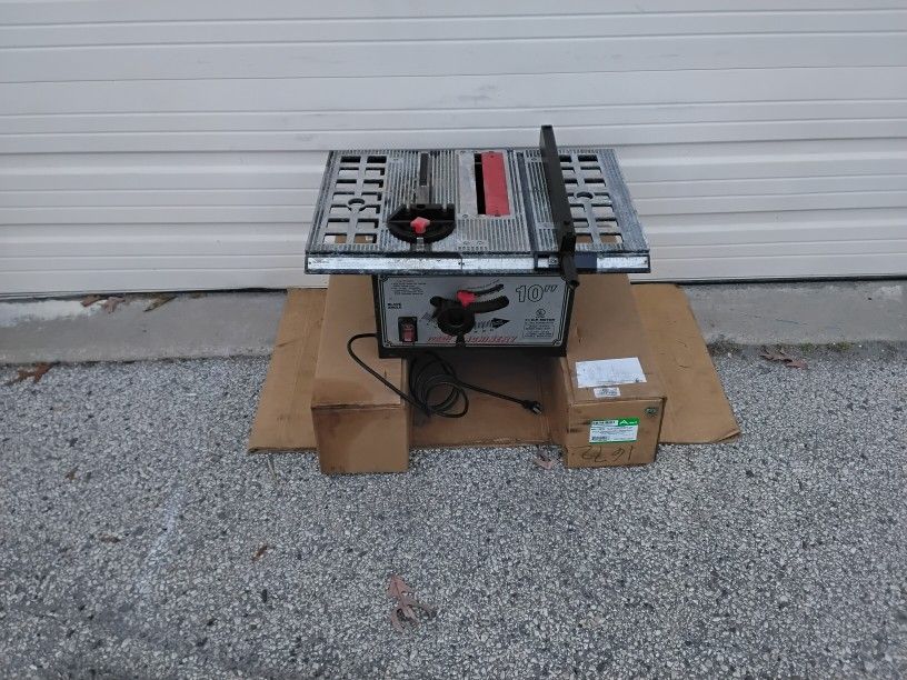 Nice Benchtop Electric Saw 1 3/4 HP Motor New Diablo Blade Very Clean Like New. 
