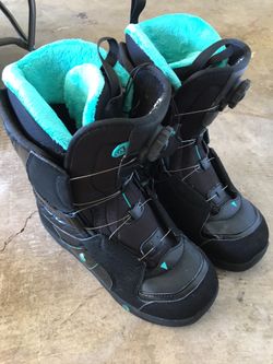 Salomon: women’s ski boots size 9