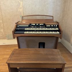 Hammond E100 Organ