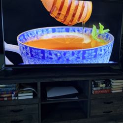 TCL 65 PULGADAS CLASS 6-SERIES 4K UHD DOLBY VISION HDR ROKU SMART TV - 65R615