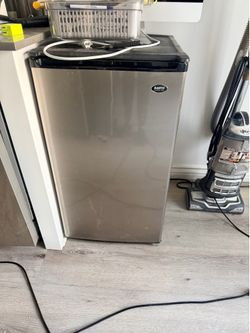 Mini fridge