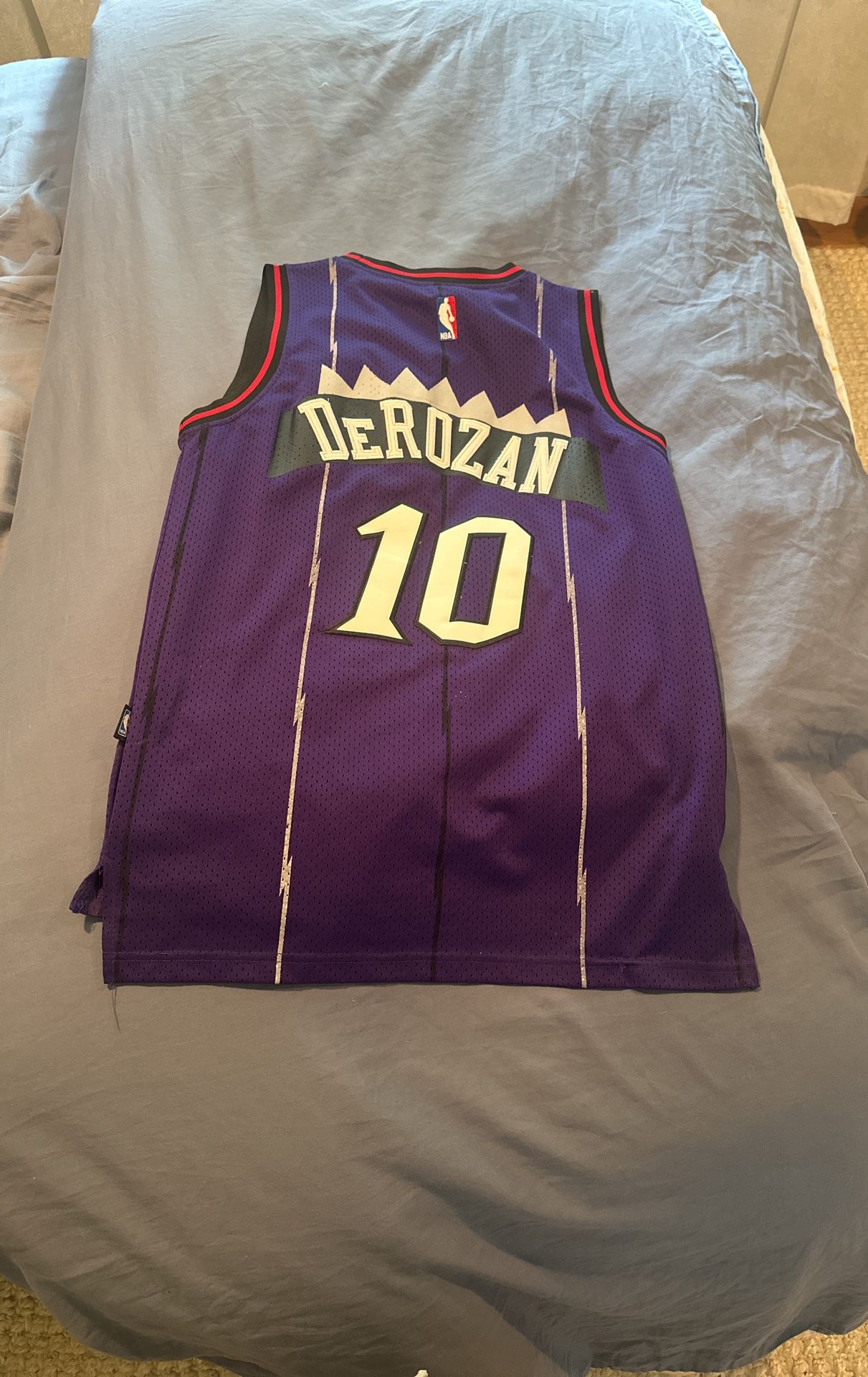 NBA DeRozan Jersey Medium
