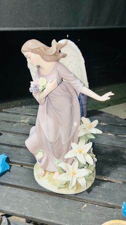Grandeur Noel Collectors Edition 2003 Easter Spring Angel Lilies Figurine 12.5”