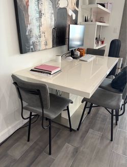 White Gloss Dining Table with 4 Gray Chairs