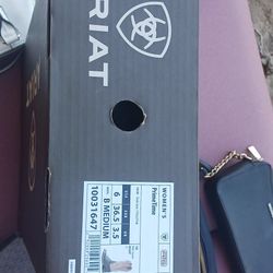 Women's Ariat Boots Size 6 
