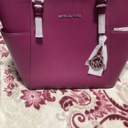 Michael Kors Bolsa  Color burgundy