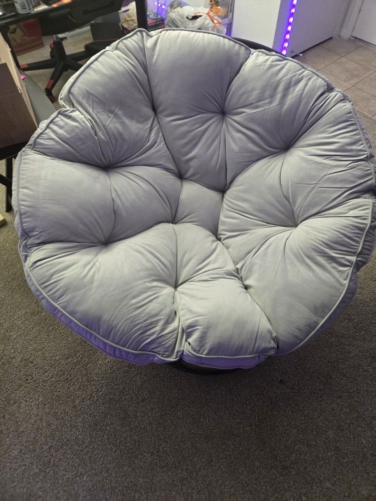Saucer chair 