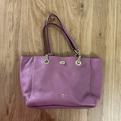 Coach Bag Leather Lilac Color With Gold Chain