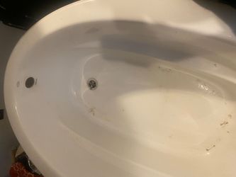 White Oval Soaking Bathtub