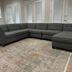 Dark Gray 6 Pc Sectional in great condition. 