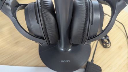 See 12 Pictures -Sony Wireless Home Theater Headphones for Watching TV , Black, ( on Television)-SPEAKER QUE AISLA RUIDO EN EL CUARTO