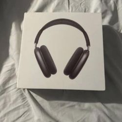 Apple AirPod Maxes