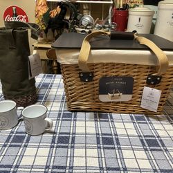 Picnic Time Large Picnic Basket 