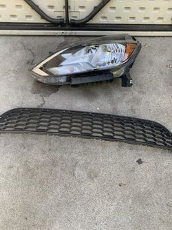 2016 -2018 Nissan Sentra driver side head lamp and grill