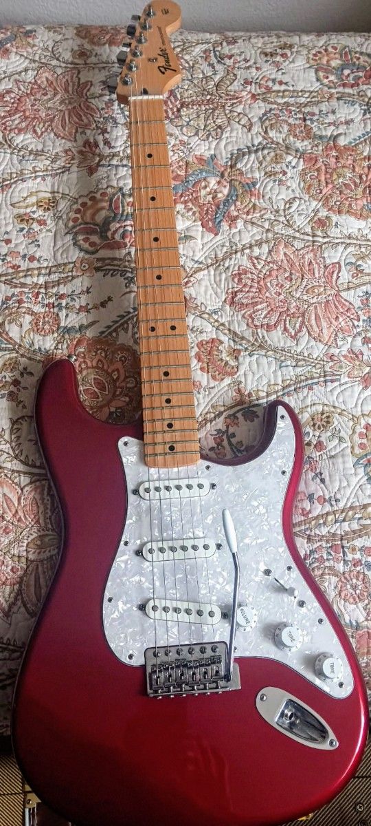Classic Candy Apple Red Strat, Genuine. MX11111 Fender beauty, Great shape, Great Sounds + Fender Gig Bag & Tremolo; Trade Your Telecaster