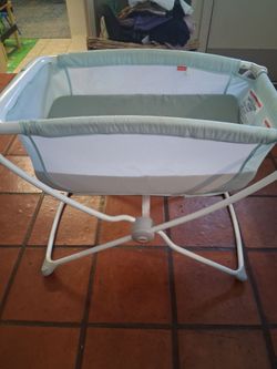 Fisher-Price Foldable Baby Bassinet