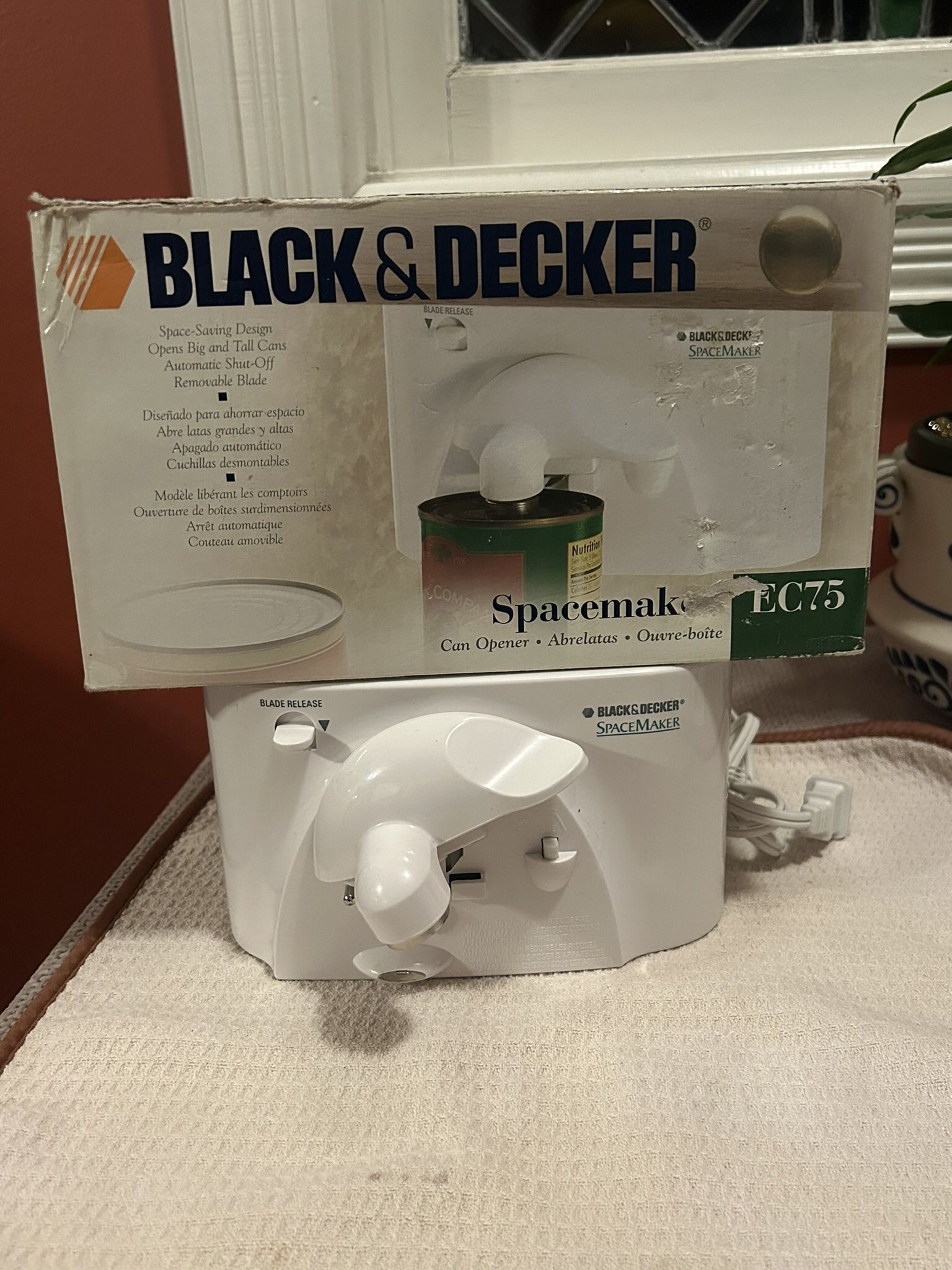 Black and Decker Can Opener Ec75 “Spacesaver”