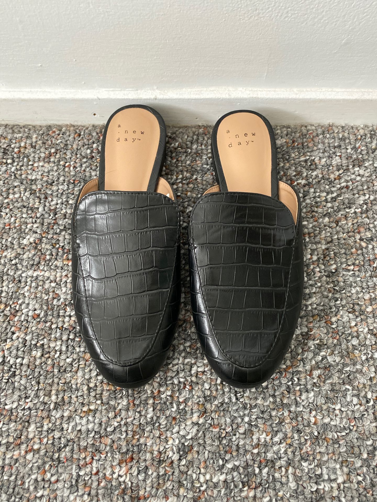 Target A New Day Black Slides, size 5.5