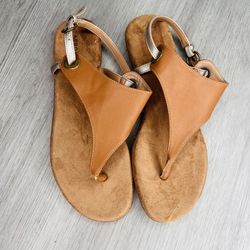 Aerosoles Brown Flat Thong Toe Sandals 