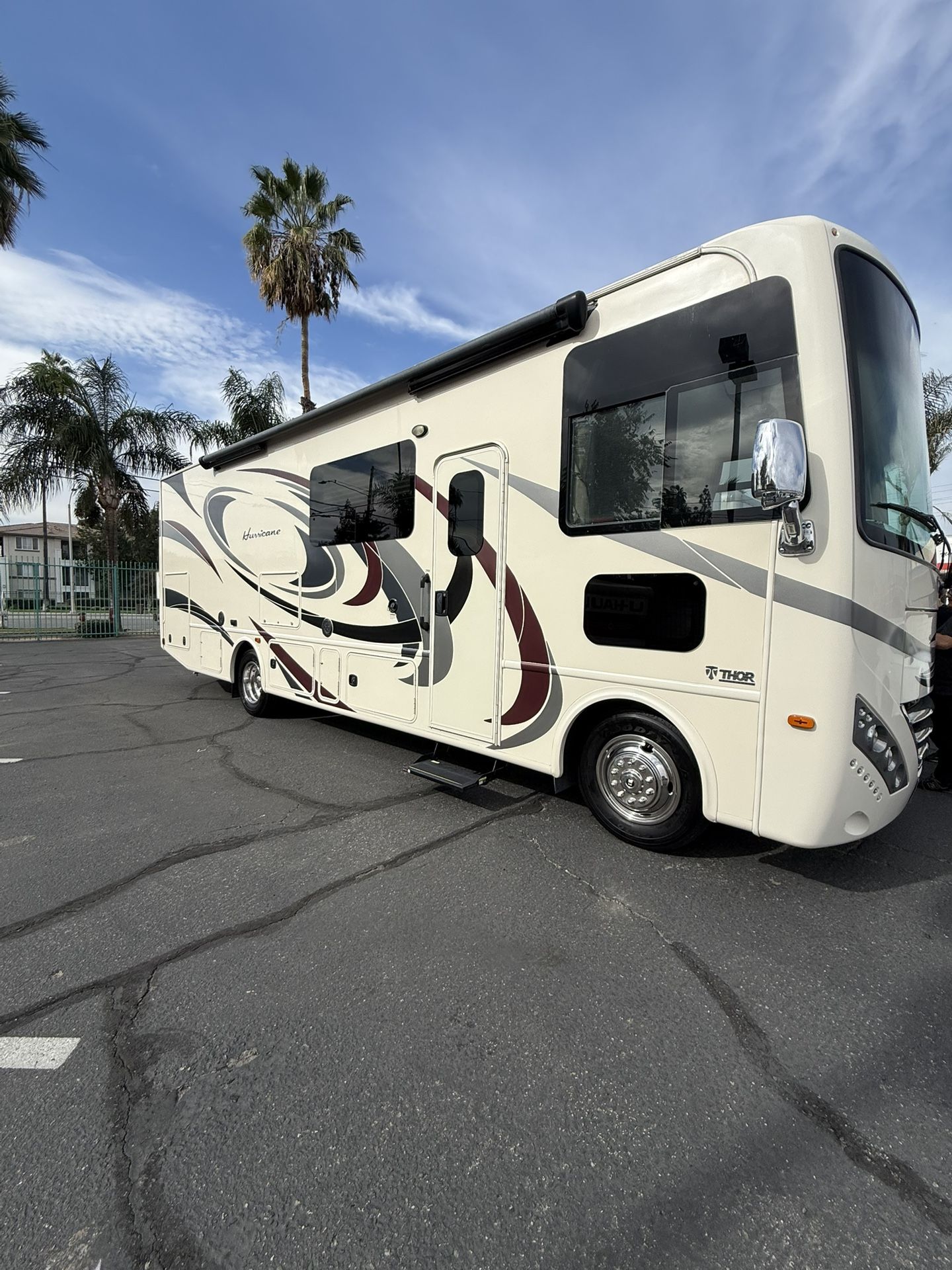 2017 Thor Hurricane 29M