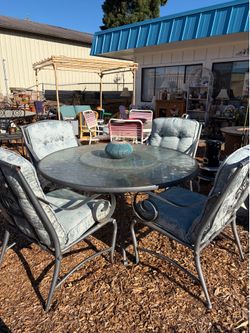 Patio Set with 5 Chairs and Cushions + Table