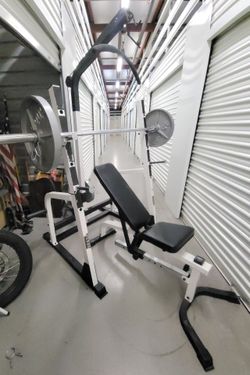 Bench press Squat rack With weights and more