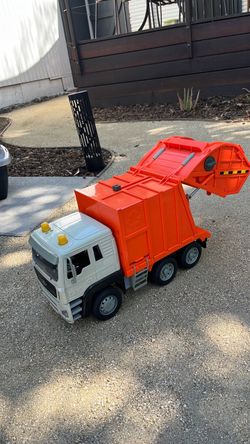 Toy trash truck