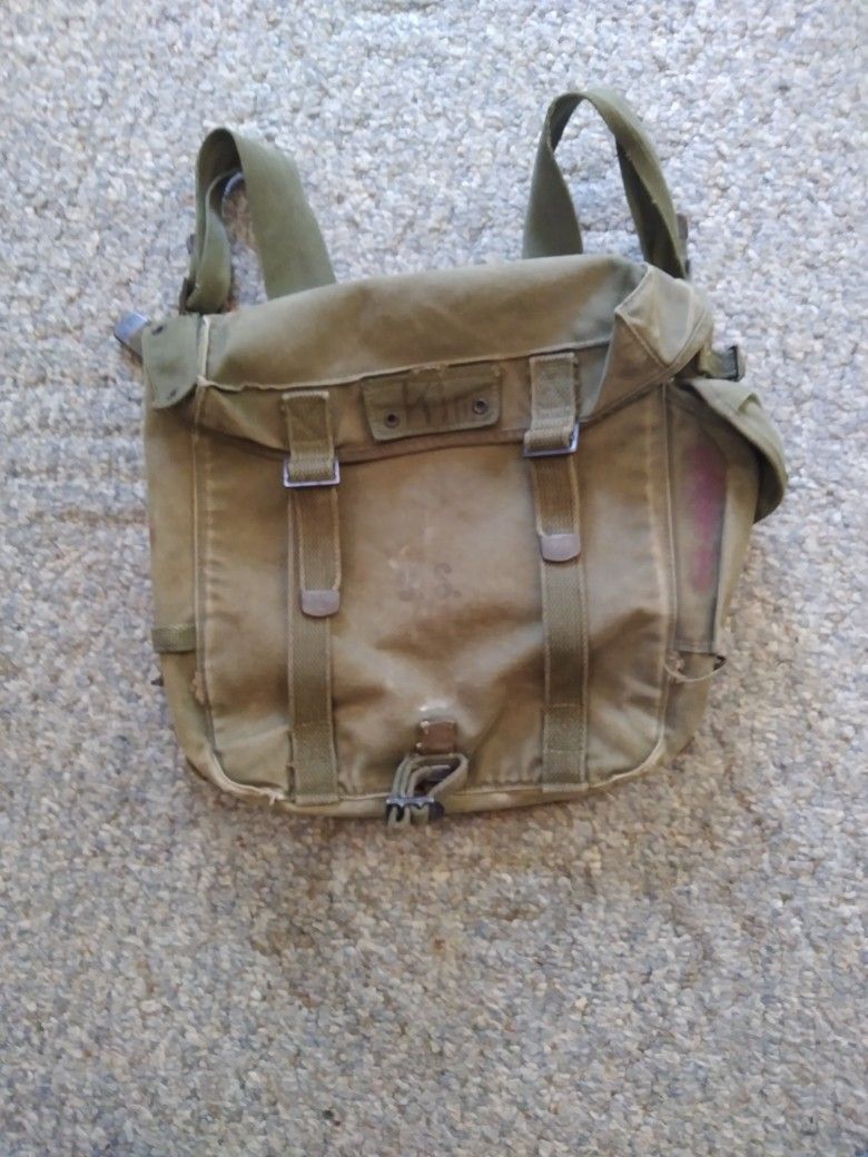 US MILITARY MINI BACKPACK MAYBE A RADIO BAG HAS SHOVEL HOLDER LOOP STRAP.