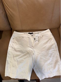 Women White House black market white and black shorts size 12- 2 count size - new with tags