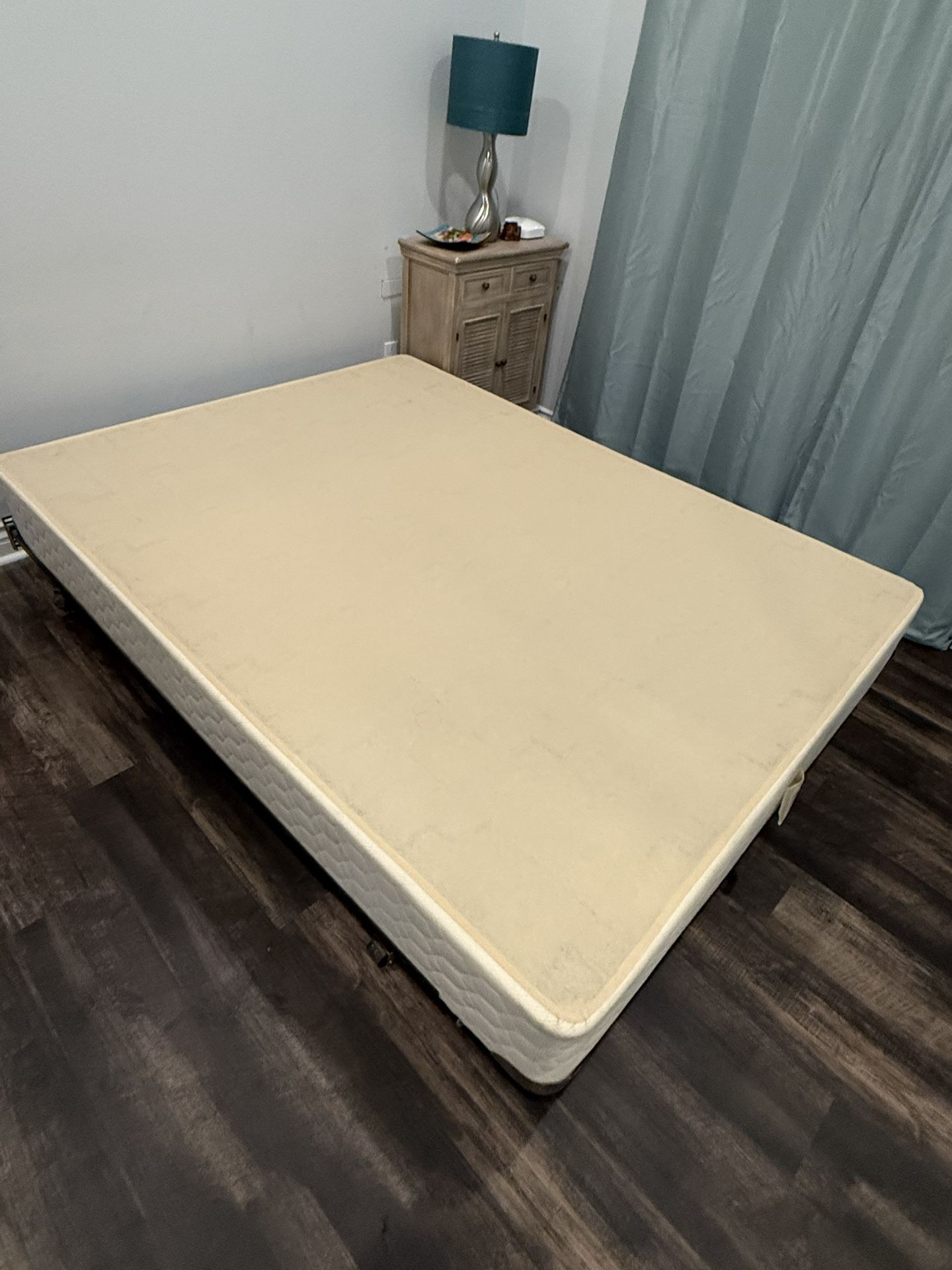 Queen Sealy Posturepedic Box Spring + Metal Frame