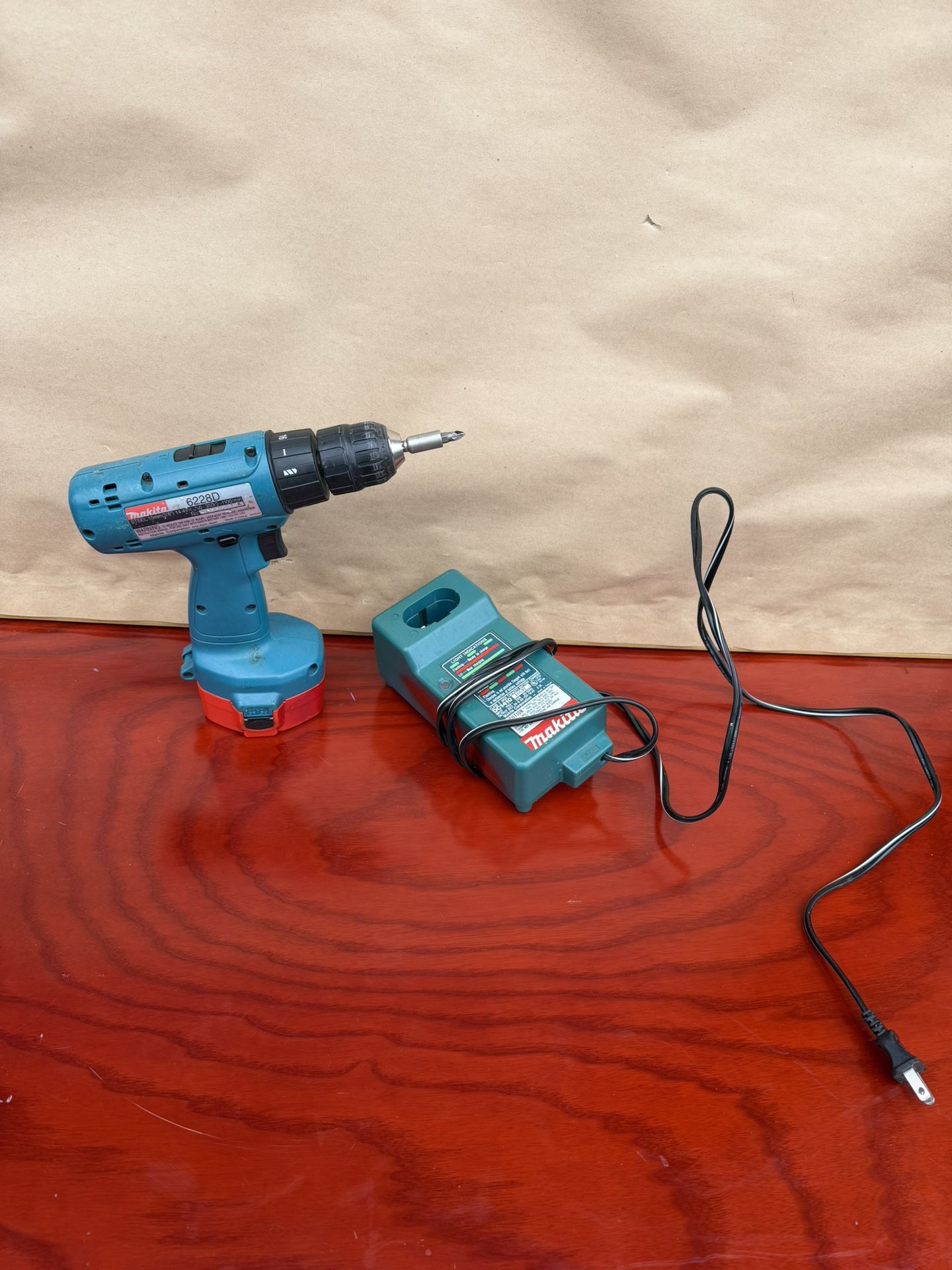 Makita 6233D Drill with 14.4v 2.0Ah Battery and Charger - TESTED