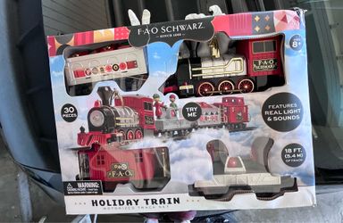 Schwarz Holiday Train Motorized Track Set – 30 Pieces with Light & Sound