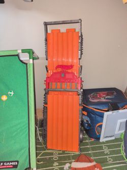 Hot Wheels track six Lanes with 200+ cars in monster trucks