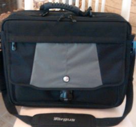 Targus Blacktop 17" Deluxe Laptop Case 