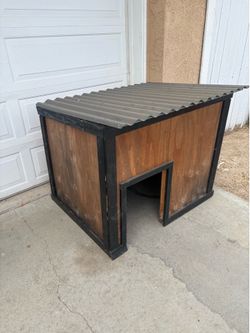 Wood Dog house