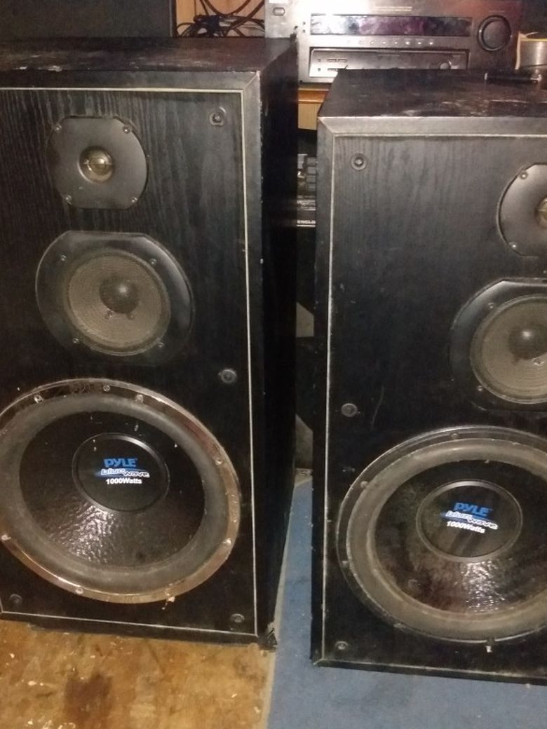 Two 1,000 W Three-way Home Stereo System Speakers