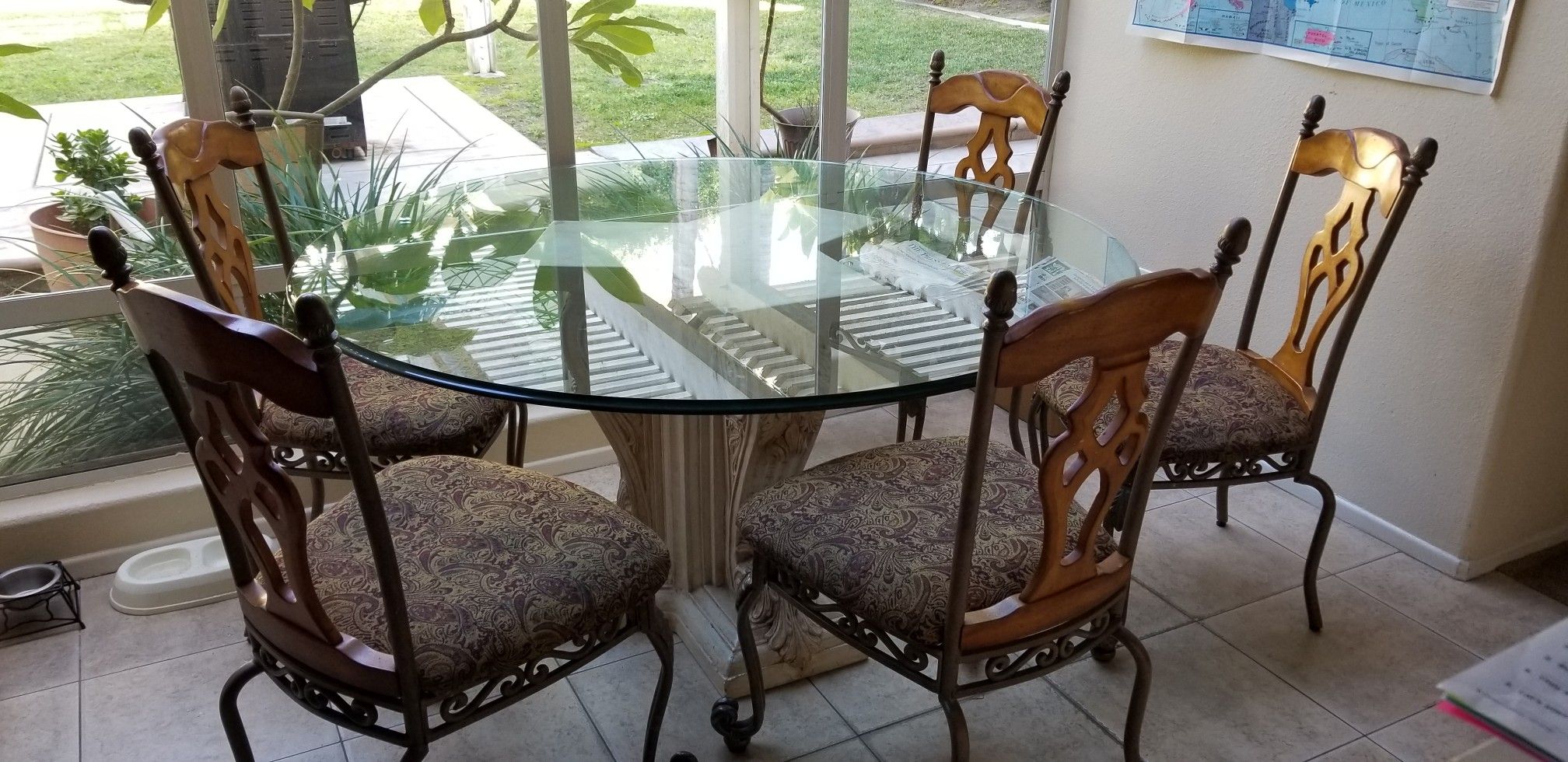 Table and 5 chairs used