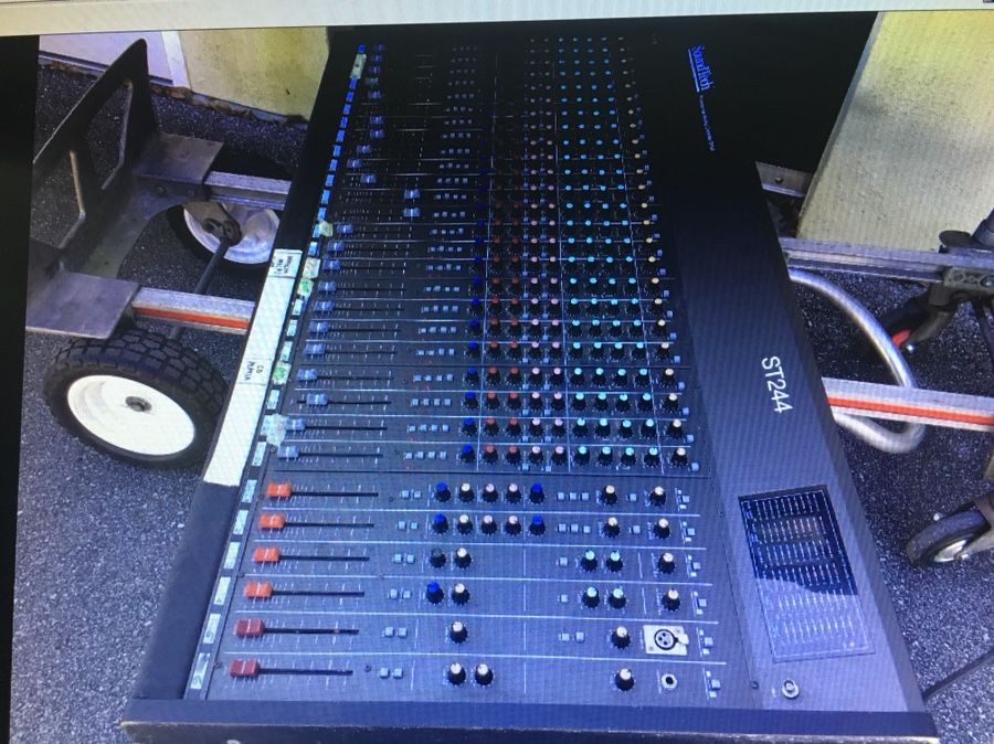 24チャンネルミキサー Soundtech ST244 Sound-tech Professional Mixing Console 24 x 4 ST244 for Sale