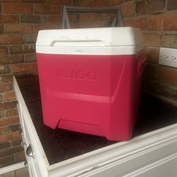 Igloo 16 QT Laguna Ice Chest Cooler