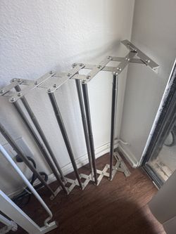 Hanging Clothes Rack - Extendable