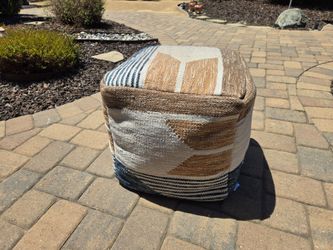 Ottoman/poof