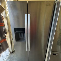 Whirlpool Refrigerator Everything Works 