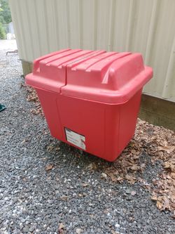 Rubbermade Cube Truck With Lid