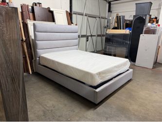 Queen bed $280