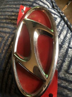 Hyundai Emblem Badge