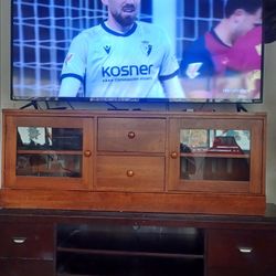 70" VIZIO 4K MONITOR WITH REMOTE AND HDMI PORTS $600 FINAL PRICE 