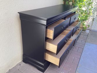 6 DRAWERS DRESSER 